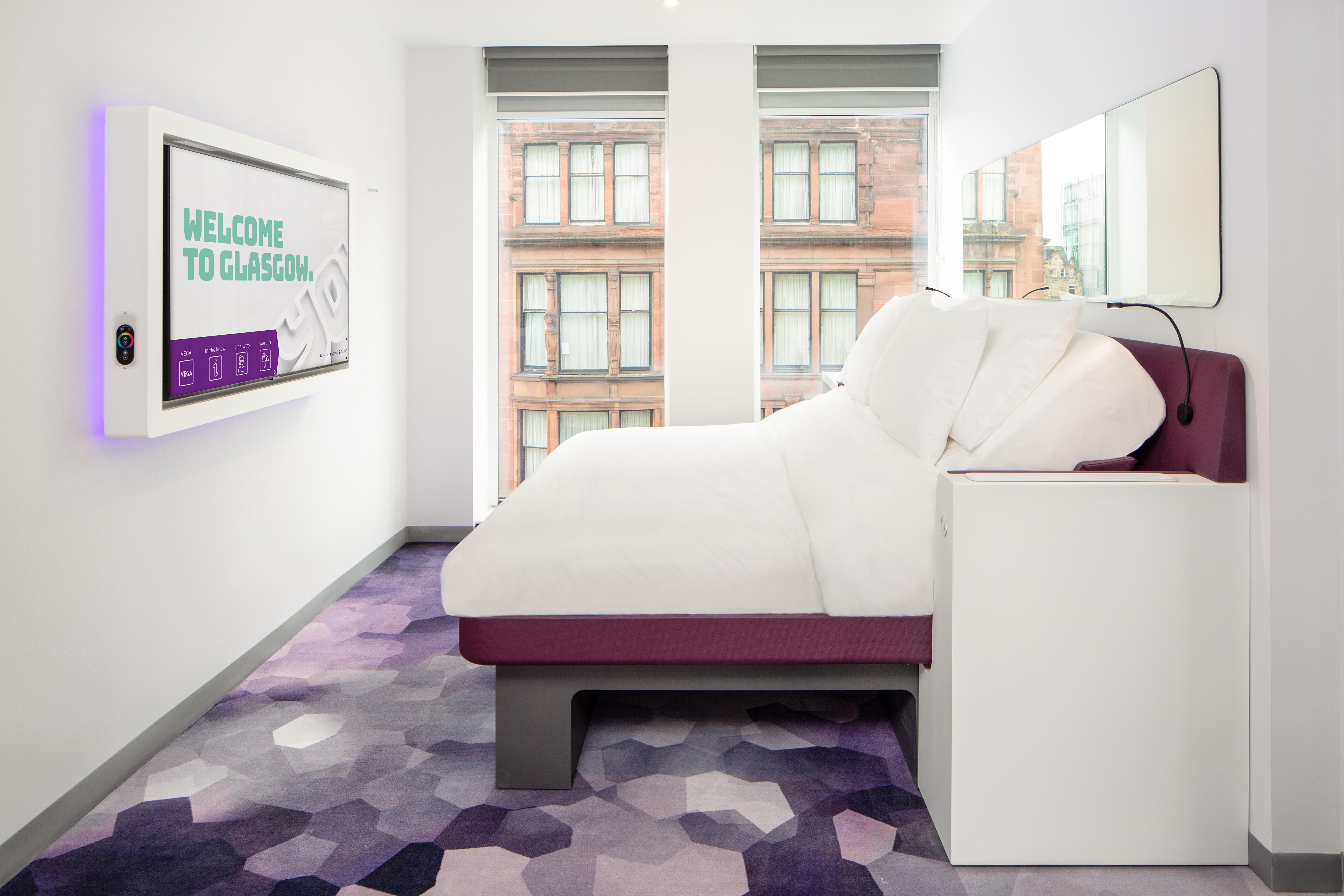 Yotel Glasgow Esterno foto A room at the new Zleep hotel in Glasgow