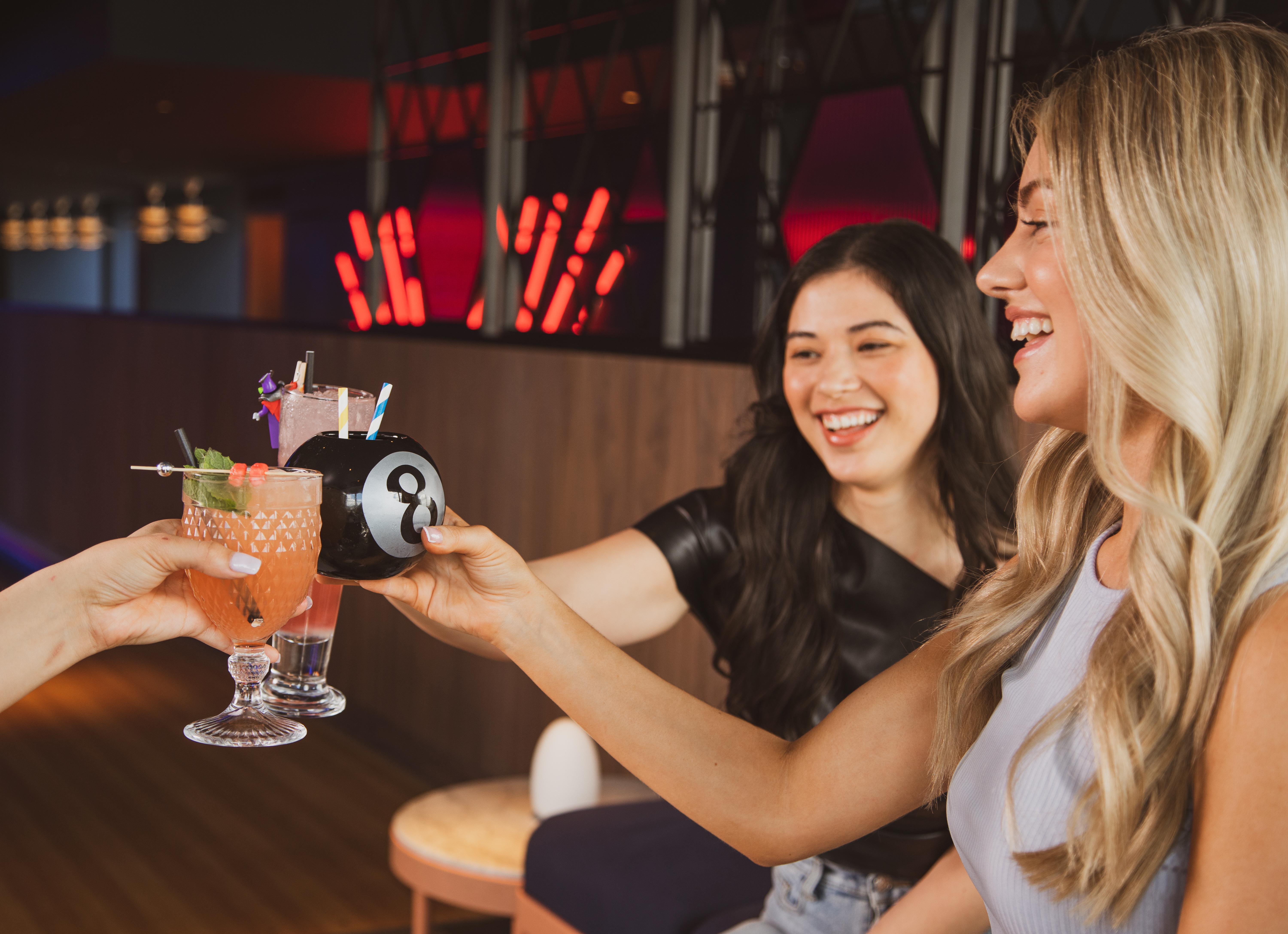Yotel Glasgow Esterno foto Two women toasting with drinks.